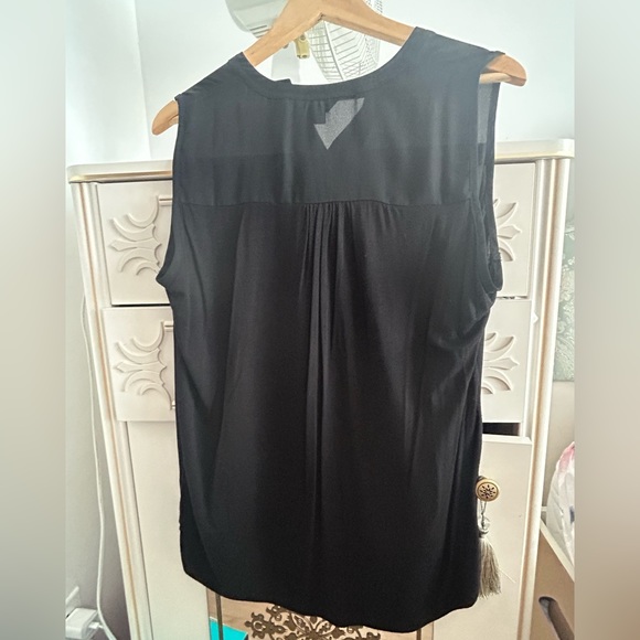 Black blouse 🖤 - Picture 2 of 3